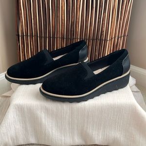 Clark’s cushioned insole loafers sz 6.